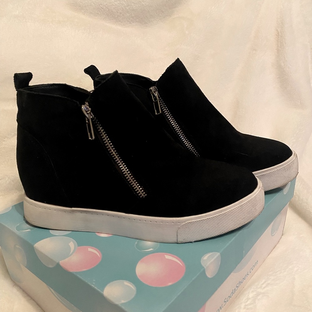 Black 🖤 Wedge Sneakers